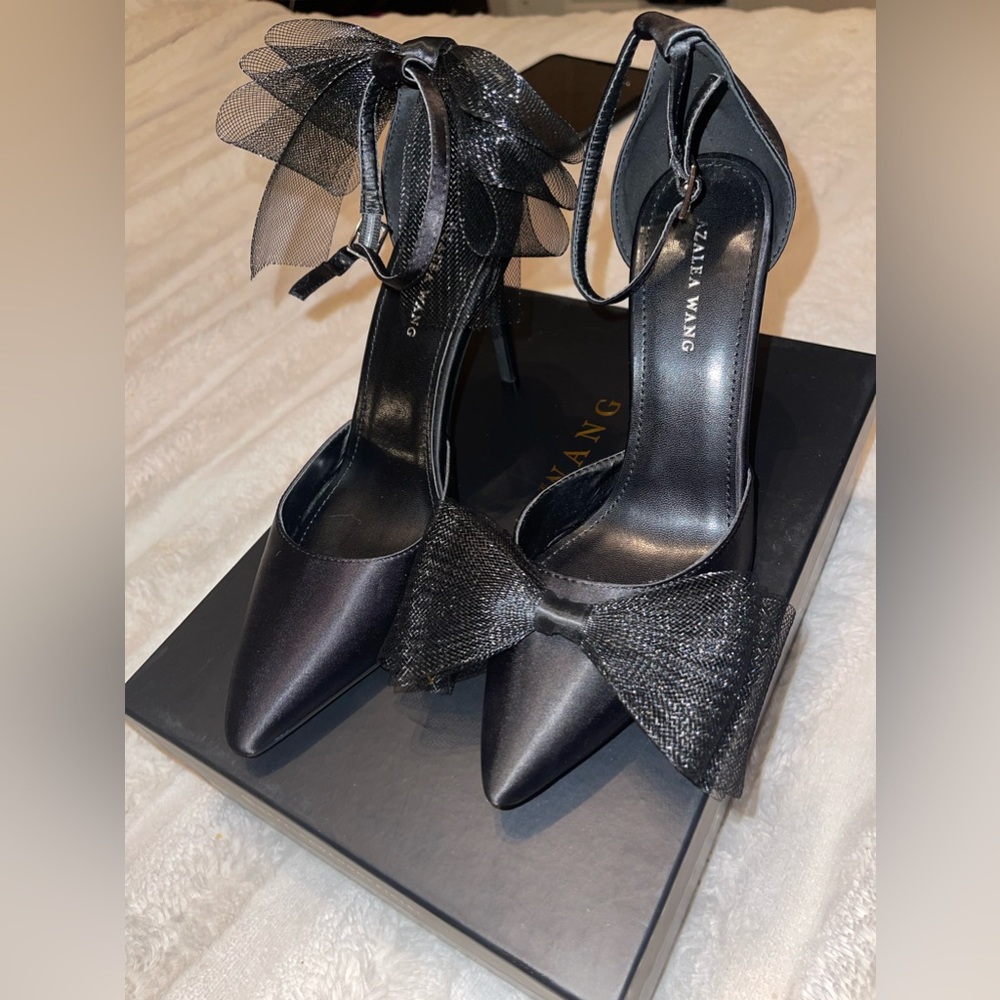 Azalea Wang Black Bow Heels size 8